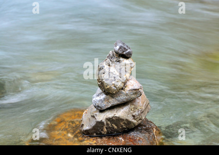 Steinhaufen am Bach in Oy Tal, Oytal, im Allgäu, Deutschland, Bayern, Allgäu-Alpen, Allgäu Stockfoto