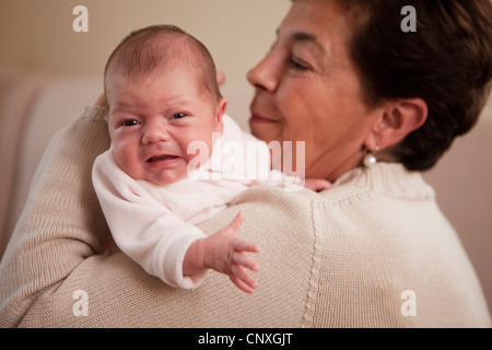 Großmutter mit Baby girl Stockfoto