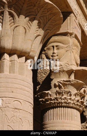 Ägyptische Göttin Hathor. Hauptstadt der westlichen Kolonnade der Tempel der Isis in Philae-Insel in der Nähe von Assuan, Ägypten. Stockfoto