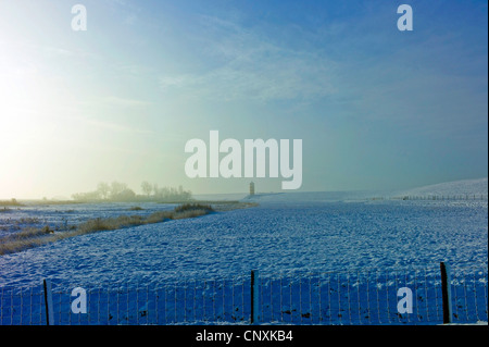 Lighhouse Pilsum in Winterlandschaft, Pilsum, Ostfriesland, Niedersachsen, Deutschland Stockfoto