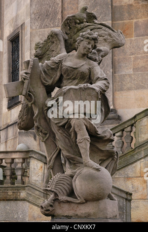 Allegorie der Religion. Barockstatue von Matthias Bernhard Braun vor Hospital Kuks, Tschechische Republik. Stockfoto