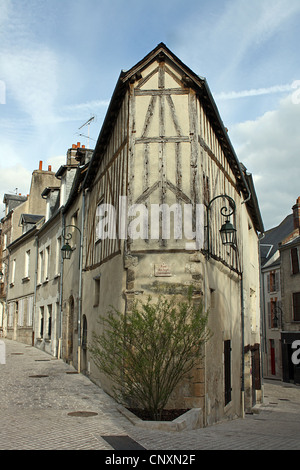 Haus an der Kreuzung Rue De La Charpenterie und Rue des Sept Dormants, Orléans, Frankreich Stockfoto