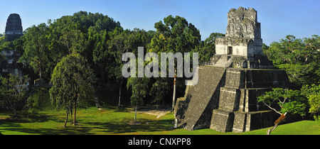 Pyramide auf dem Hauptplatz von Maya Stadt Tikal in Guatemala, Tikal Stockfoto