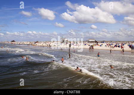 Urlauber an den Strand von St. Peter Ording, Deutschland, Schleswig-Holstein, St. Peter-Ording Stockfoto