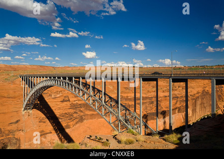 Glen Canyon Brücke über den Colorado River, Stahl-Bogenbrücke, USA, Arizona, Seite Stockfoto