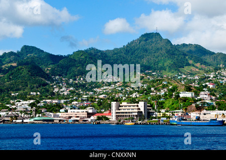 Blick vom Meer am Hafen und die Häuser am Berg Hang, St. Vincent und die Grenadinen, Kingstown Stockfoto