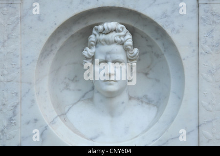 Grabstein des russischen Malers Karl Bryullov auf dem evangelischen Friedhof in Testaccio-Viertel in Rom, Italien. Stockfoto