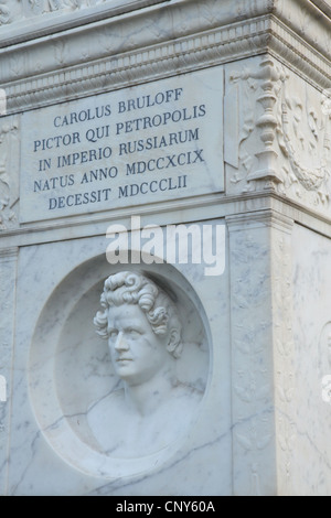 Grabstein des russischen Malers Karl Bryullov auf dem evangelischen Friedhof in Testaccio-Viertel in Rom, Italien. Stockfoto