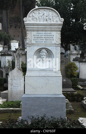 Grabstein des russischen Malers Karl Bryullov auf dem evangelischen Friedhof in Testaccio-Viertel in Rom, Italien. Stockfoto