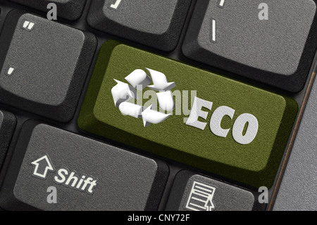 Recycling-Symbol auf einer Computertastatur Stockfoto