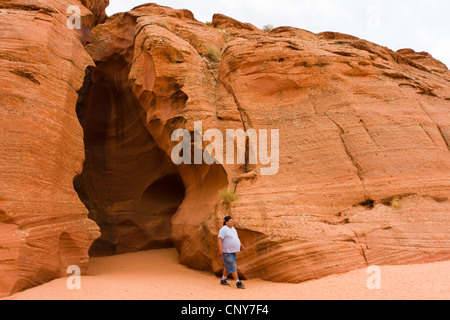 Felsspalte in Sandsteinformation, Eintritt in den Slotcanyon, USA, Arizona, Upper Antelope Canyon, Navajo Nation Reservation Stockfoto