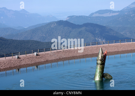 Triassic Park auf der Steinplatte, Dino kommt auf Oberfläche, Österreich, Tirol, Waidringer Alpen Wasser Stockfoto