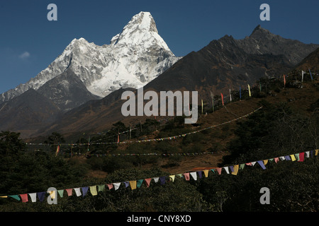 Mount Ama Dablam (6.812 m) in der Khumbu-Region im Himalaya, Nepal. Blick vom Kloster Tengboche. Stockfoto