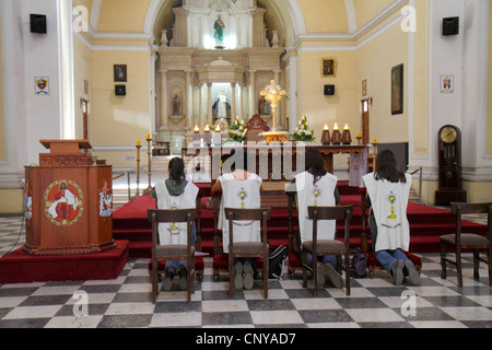 Tacna Peru, Avenida San Martin, La Catedral de Tacna, Kathedrale, Kirche, Katholizismus, Religion, Beten, Knien, Hispanic Latino ethnische Einwanderer immig Stockfoto