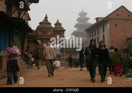 5 überdachte Nyatapola-Pagode über das historische Zentrum von Bhaktapur, Nepal. Stockfoto