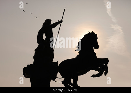 Silhouette Statue der Boudicea an ihrem Wagen 2, Westminster London 2 Stockfoto