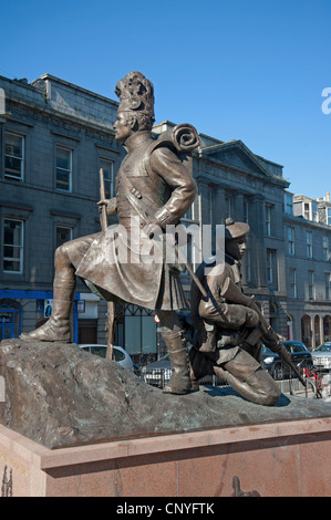 Statue an das renommierte North East Scotland 1794 1994-Regiment. SCO 8158 Stockfoto