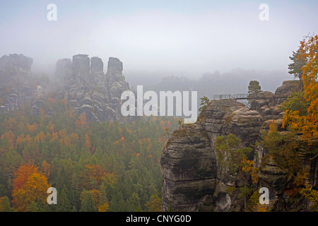 Bastei-Rock-Formation in der Nähe von Rathen, Deutschland, Sachsen, Nationalpark Sächsische Schweiz Stockfoto