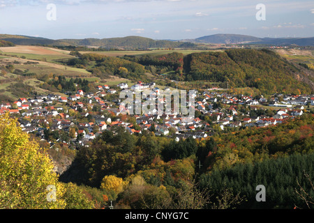 Blick auf Simmertal im Herbst, Deutschland, Rheinland-Pfalz, Simmertal Stockfoto