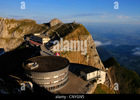 Pilatus Berg mit Pilatus Kulm und Hotel Bellevue am frühen Morgen, der Schweiz, Luzern Stockfoto