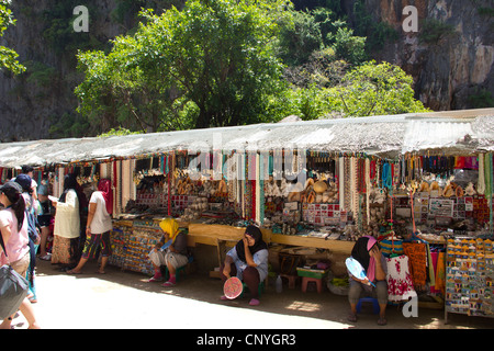 Markt auf James Bond Island in Thailand Stockfoto