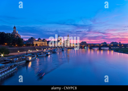 Alte Barock historische Hafenviertel der Stadt Dresden, Sachsen, Deutschland, Europa am Abend. Stockfoto