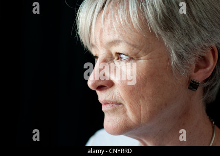 Mittlere gealterte Frau in Nahaufnahme Profil Stockfoto