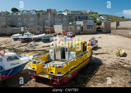 NHS South West England Sea Krankenwagen an Hugh Town Isles of Scilly gestrandet Stockfoto