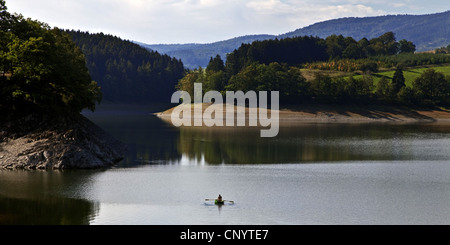 Ruderboot am See Diemelsee, Deutschland, North Rhine-Westphalia, Marsberg Stockfoto