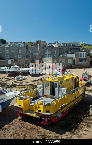 NHS South West England Sea Krankenwagen an Hugh Town Isles of Scilly gestrandet Stockfoto