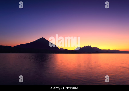 Blick über den Thunersee am Niesen (2362 m), der Schweiz, Berner Oberland Stockfoto