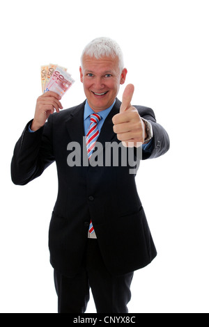 Senior-Unternehmer mit Daumen und Euro-Scheine Stockfoto