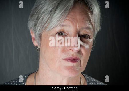 Porträt der mittlere gealterte Frau Stockfoto