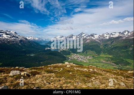 Ansichten von Celerina und St. Moritz von einem oberen Muottas Muragl, Schweiz, Graubünden, St. Moritz Stockfoto