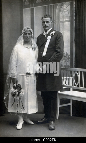 Personen, Paare, Braut und Bräutigam, Foto von Hinterwimmer, Massing auf der Rott, Deutschland, um 1900, zusätzliche-Rechte-Clearenzen-nicht verfügbar Stockfoto