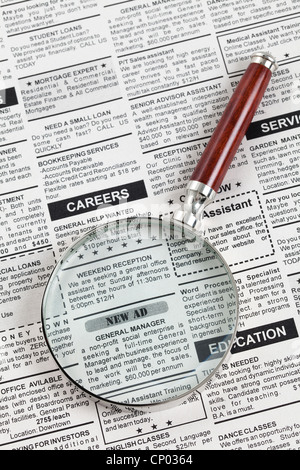 Gefälschte Kleinanzeige, Zeitung, Business-Konzept. Stockfoto