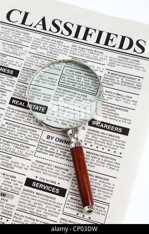 Gefälschte Kleinanzeige, Zeitung, Business-Konzept. Stockfoto