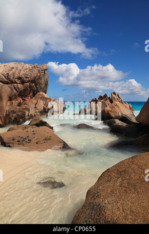 Tropische Schönheit der Anse Patates auf La Digue auf den Seychellen Stockfoto