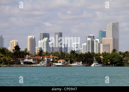 Miami Florida, Biscayne Bay, Hibiscus Island, Häuser, Boote, Yachten, Skyline der Innenstadt, Bürogebäude, Skyline der Stadt, Hochhaus, Wohnanlage AP Stockfoto