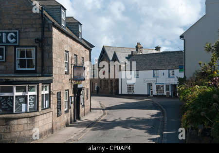 Granit Cottages und Geschäfte auf der Hugh Street in Hugh Stadt St. Marien Isles of Scilly Stockfoto