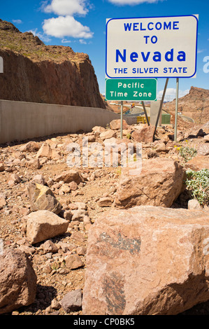 Nevada State Line Zeichen - Willkommen in Nevada den Silber-Status Stockfoto