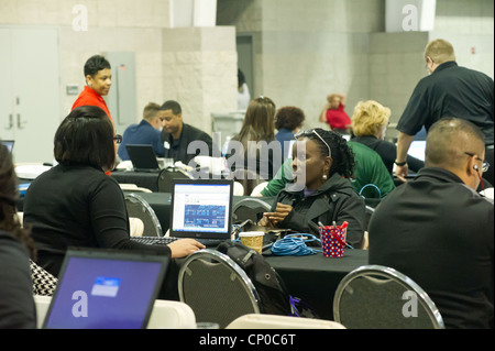 Haus-und Wohnungseigentümer besuchen die speichern die Traumtour im Jacob Javits Convention Center in New York Stockfoto