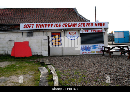Snack-Bar geschlossen für den Winter im Meer Palling Norfolk Stockfoto