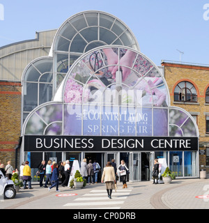 Die Gäste an Land lebenden Zeitschrift Frühjahrsmesse im Business Design Centre und Ausstellungsort Islington London England Großbritannien Stockfoto