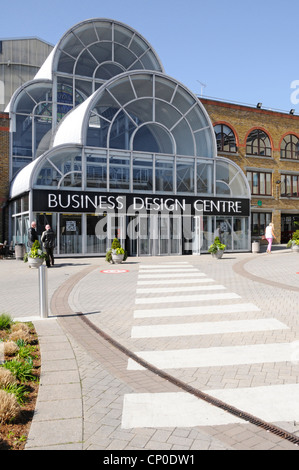 Eingang zum Business Design Centre Stockfoto