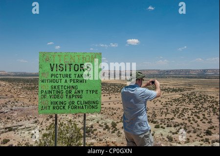 Ein Foto neben einem keine Fotografie Fotograf zu unterzeichnen. Acoma Himmel Stadt in New Mexico. USA Stockfoto