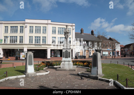 Das Ortszentrum Kriegerdenkmal in Chesham, eine Stadt in den Chiltern Hills, Buckinghamshire, England. Stockfoto