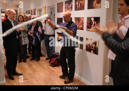 Globalen Grooves bietet qualitativ hochwertige Fachausbildung in inspirierende internationale Performance-Kunst: Musik und Tanz; Brazili Stockfoto