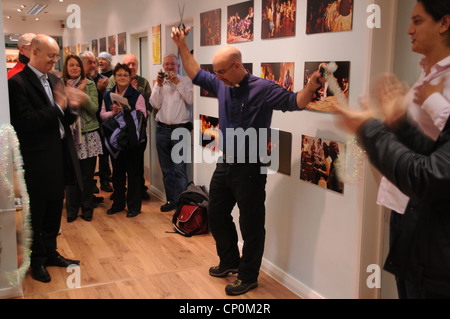 Globalen Grooves bietet qualitativ hochwertige Fachausbildung in inspirierende internationale Performance-Kunst: Musik und Tanz; Brazili Stockfoto