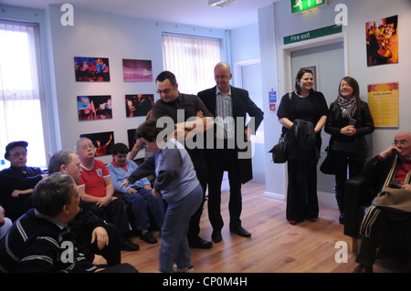 Globalen Grooves bietet qualitativ hochwertige Fachausbildung in inspirierende internationale Performance-Kunst: Musik und Tanz; Brazili Stockfoto